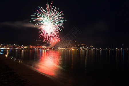 圣胡安之夜与烟火派对节日烟花成人玫瑰旅行仪式假期游艇火箭图片