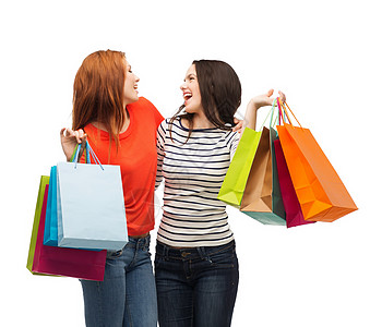 2个带着购物袋笑着的少女女孩假期消费者财富销售购物奢华青少年女孩们顾客快乐图片