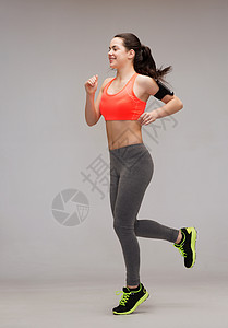 运动妇女跑步或跳跃手臂飞行赛跑者损失力量护理女孩训练运动装行动图片