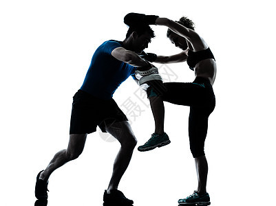 女性拳击训练的男女教练员背光辅导跆拳道夫妻练习拳击手武术阴影斗争图片