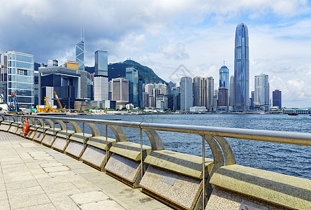 香港海港中心天际运输游客导航旗帜长廊桅杆木头建筑背景图片