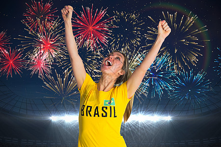 穿胸罩T恤的漂亮的足球球迷聚光灯活力扇子绘图观众庆典优胜者烟花女士世界图片