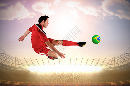 红脚踢足球运动员皮革体育场运动天空世界男性播放器阴影闲暇蓝色图片