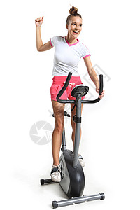 女人在旋转肌肉活动成人女孩活力力量引擎身体自行车健身房图片