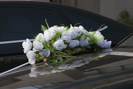 婚礼汽车装饰车辆花束花朵树叶运输花环仪式已婚装潢庆典图片