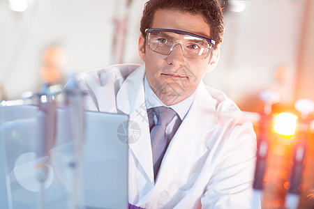 螺旋护理专业人士的肖像知识科学从业者专家男性工人牙医化学男人技术图片