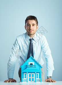 具有模范房屋的房地产经纪人代理人销售人士桌子衬衫中介职业投资保险成功图片