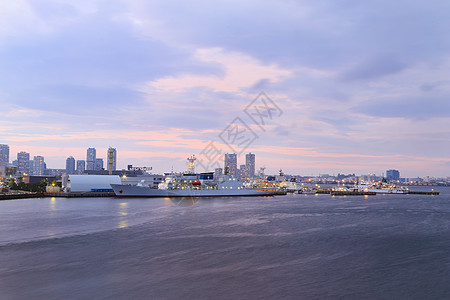 横滨市夜间码头湾的景象海岸车轮日落公园场景地标游客娱乐景观建筑学图片