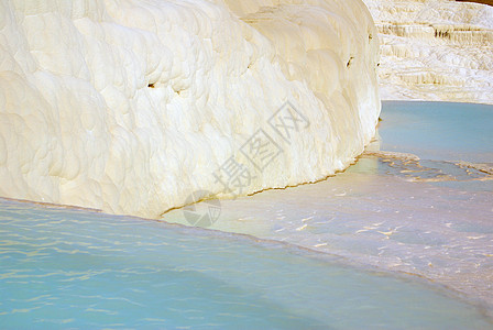 土耳其Pamukkale 夏季日旅游盆地火鸡蓝色石灰华瀑布矿物旅行碳酸盐地质学图片