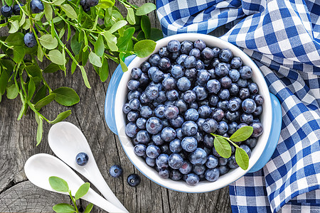 蓝莓水果食物木头早餐乡村荒野森林桌子蓝色厨房图片