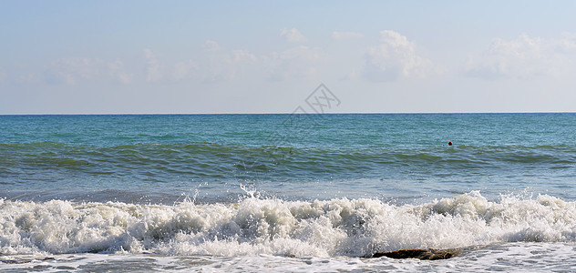 海浪在岸上滚滚海滩天堂天空蓝色场景热带支撑晴天阳光娱乐图片