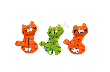 三只木猫 涂着橙色和绿色的明漆图片