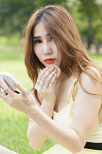 亚洲妇女化妆图片