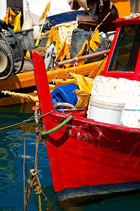 在意大利利古里亚港的渔船船橙子运输渔网船头木头钓鱼码头工作海洋港口图片
