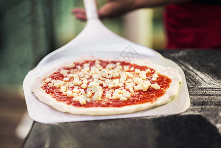 意大利披萨准备烤烤炉图片