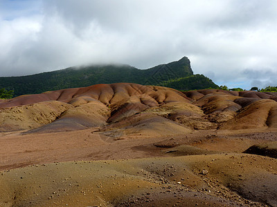 Chamarel 七色七色地球旅行红色橙子侵蚀沙漠火山黄色岩石粉色热带图片