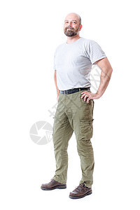 长胡子的男人微笑口袋成人工作室男性牛仔裤衬衫身体灰色白色图片