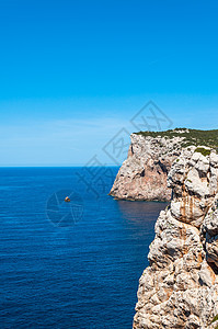 撒丁岛海岸景观地平线假期阳光海景冲浪天空晴天蓝色海浪风景图片