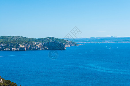 撒丁岛海岸景观天空海洋地平线门廊旅游晴天海浪支撑阳光海岸线图片