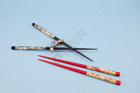 两双蓝底的日本中国筷子两对图片