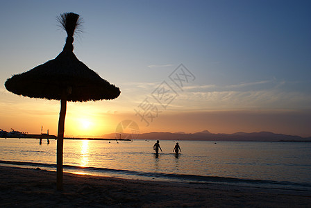 日落 马洛卡太阳旅游海洋阳光地平线海岸橙子天空假期金子图片