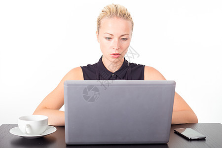 现职的女商务人士键盘电脑咖啡经理杯子企业家管理人员成人工作人士图片