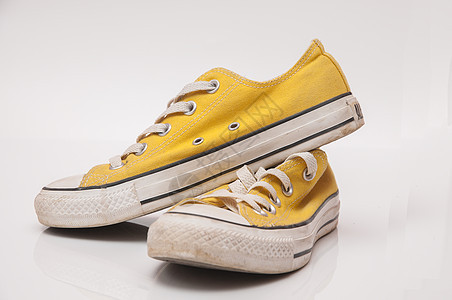 黄黄色运动鞋图片
