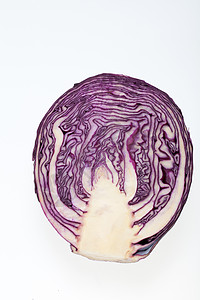 红色卷心菜横跨白背景部分叶子酸菜烹饪紫色饮食食物营养品季节圆圈杂货店图片