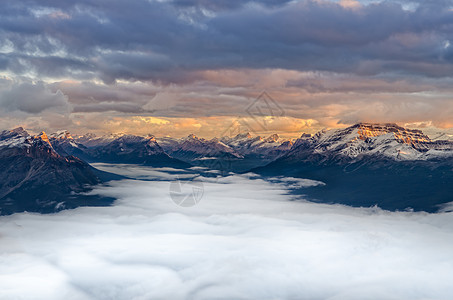 加拿大日出时的山脉景观图景 加拿大图片