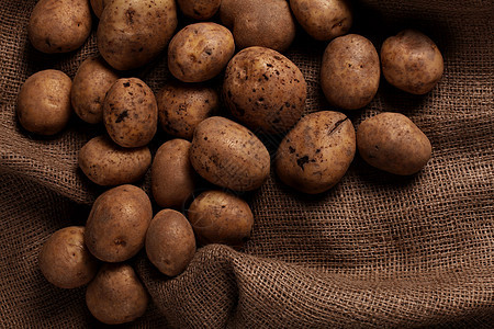 桌子上的土豆 没有比对的土豆收成食物织物食品麻布团体生产木头解雇蔬菜图片