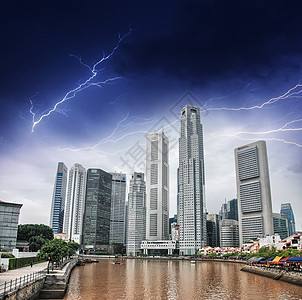 新加坡河流和天线 暴风雨中美丽的景色图片