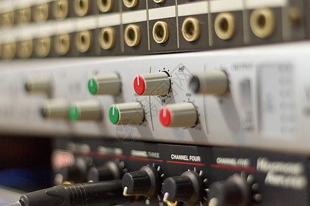 特写录音演播室的音频设备打碟机音乐木板技术生产工作室电子乐器控制混合器图片