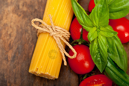 意大利意大利意大利面糊番茄和巴西尔食谱木头烹饪美食饮食草本植物香料蔬菜餐厅厨房图片