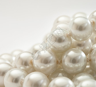 在白色的珍珠串女性化团体礼物珠子项链魅力宝石石头圆形奢华图片