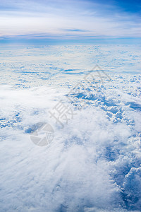 从云层和天空上空的飞机上查看航班空气地平线旅行框架自由蓝色天线墙纸假期图片