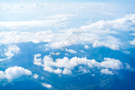 从云层和天空上空的飞机上查看旅行地平线航班假期晴天全景天线空气天气框架图片