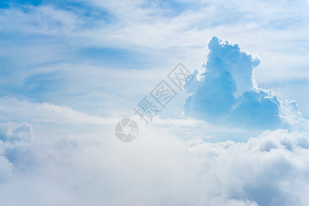 从云层和天空上空的飞机上查看蓝色航空公司墙纸地平线晴天空气全景航班自由环境图片