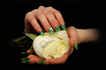 美丽的手和黑色背景的法国修指甲香气皮肤女性芳香美甲投标化妆品抛光治疗温泉图片