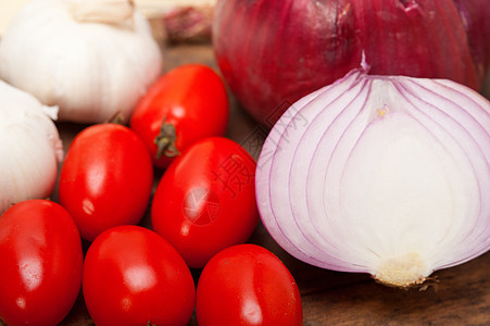 大蒜和西红柿草药蔬菜木板洋葱沙拉乡村杂货店食物产品饮食图片