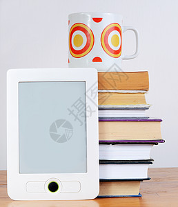 读数读者白色休息教育技术学习电子阅读咖啡杯子图片