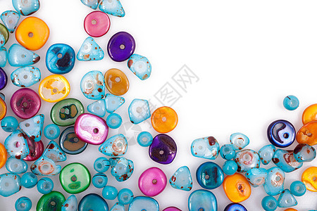 色彩多彩的珠珠宝藏装饰品石头塑料工艺珠子爱好礼物手工水晶图片