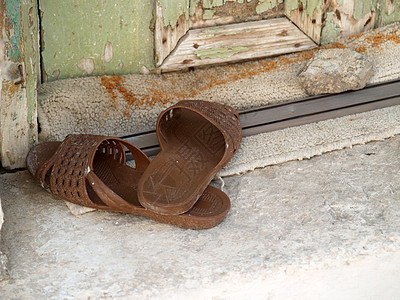 门口的塑料拖鞋图片