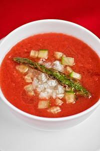 gazpacho 混杂午餐蔬菜黄瓜烹饪玻璃维生素美食饮食盘子桌子图片