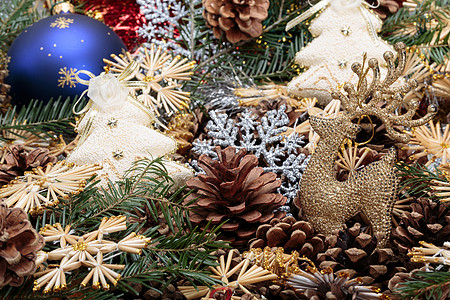 新的一年和快乐的圣诞节背景星星庆典装饰品锥体风格驯鹿日历传统礼物花环图片