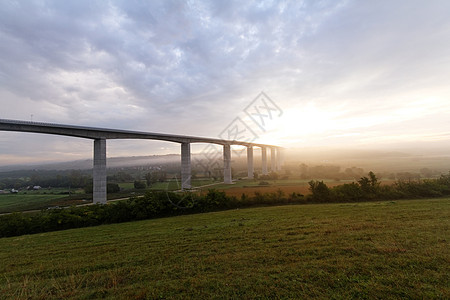 大高速公路管道匈牙利驾驶路线商业太阳天空日落蓝色汽车穿越曲线图片