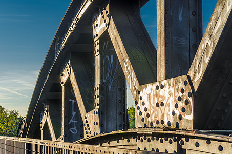 传承旧拱门运输金属建造铆钉建筑力量旅行光束载体城市图片