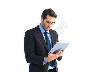 使用平板电脑的商务人士技术领带软垫男人商务蓝色工作人士衬衫头发图片