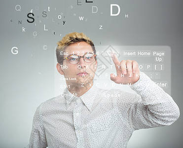 商务人士在计算机上按下程序按钮并触控 s人士互联网触摸屏电子商务技术手指药片界面用户图片