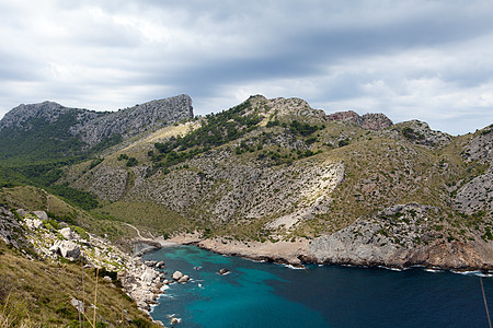 西班牙巴利阿里克岛马贾卡的福特曼托尔太阳导师悬崖海岸线假期蓝色海洋海岸岩石侵蚀图片