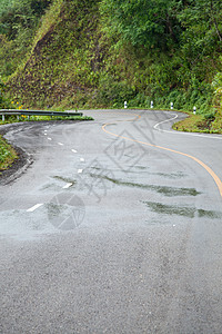 卷曲公路爬坡山脉农村缠绕沥青速度驾驶季节交通场地图片